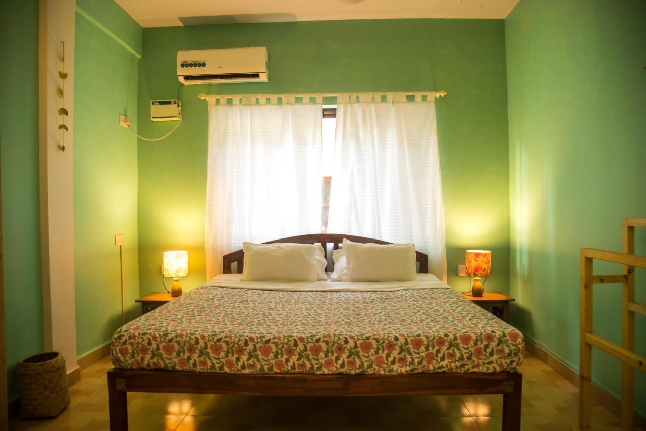Coco Moon Hotel Morjim Eksteriør billede