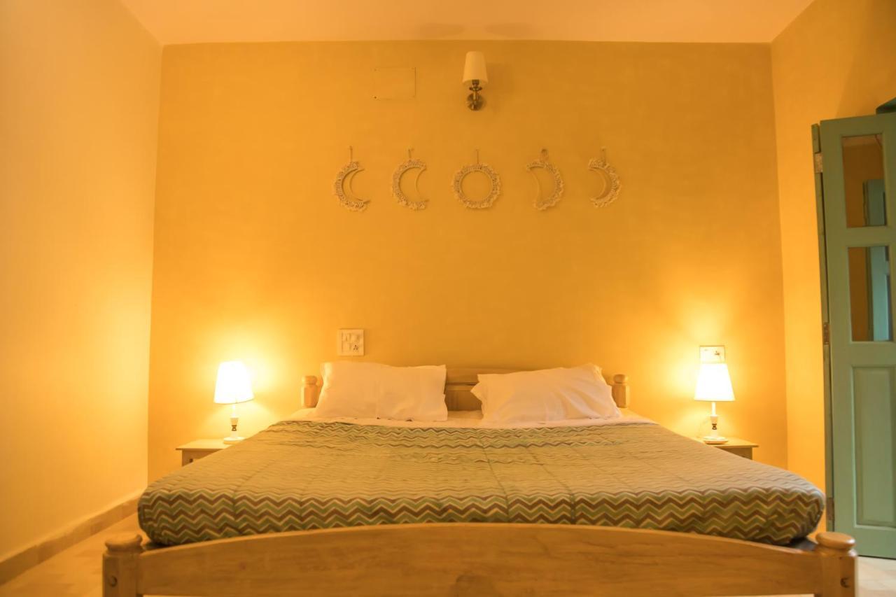 Coco Moon Hotel Morjim Eksteriør billede
