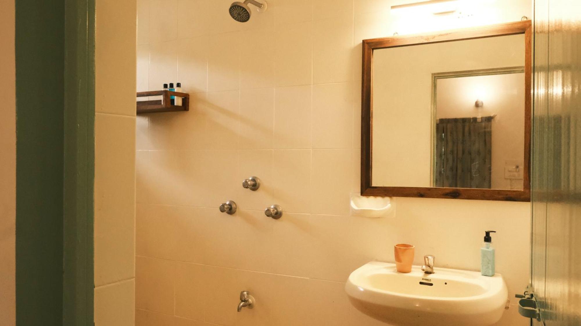 Coco Moon Hotel Morjim Eksteriør billede